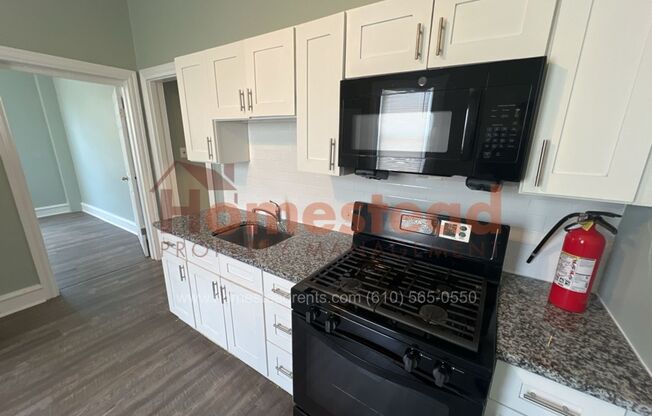 1 bed, 1 bath, $1,000, Unit 2F