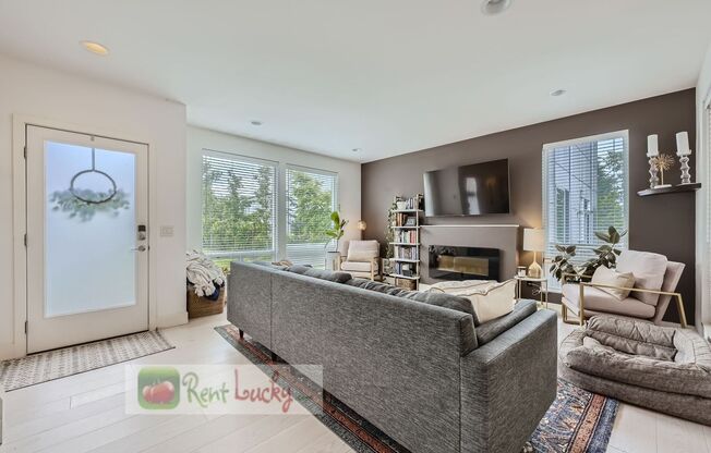 Spectacular 5-Bedroom Seattle Home in Pinehurst w/2-Car Attached Garage!!