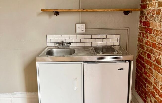 Studio, 1 bath, 262 sqft, $720, Unit 401