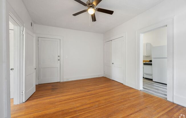 1 bed, 1 bath, 650 sqft, $909, Unit Montrose 14