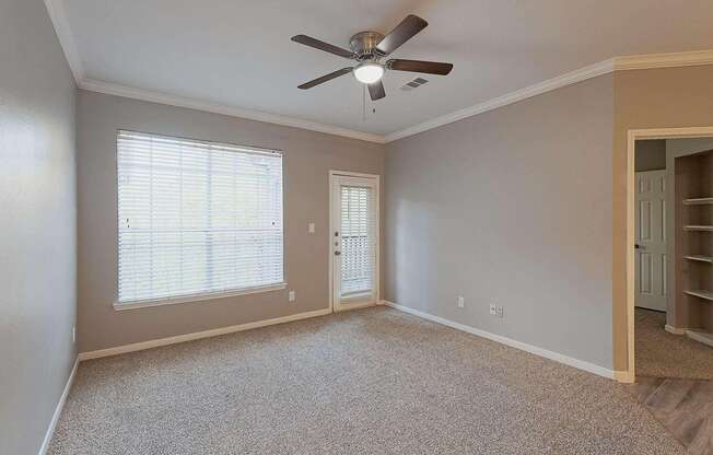 2 beds, 1 bath, 912 sqft, $1,516