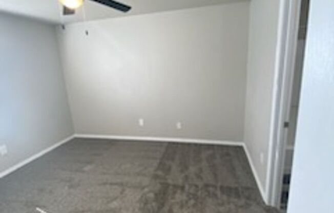 2 beds, 2 baths, 856 sqft, $920, Unit 2827-1805