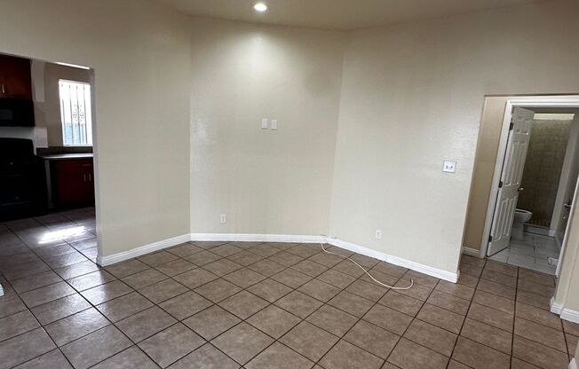 Welcome to 750 E 40th Pl