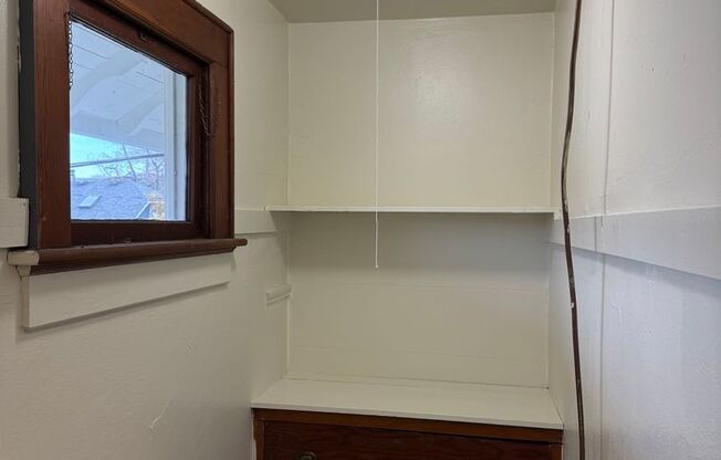 Studio, 1 bath, $750, Unit 455 W 12th Ave. #202