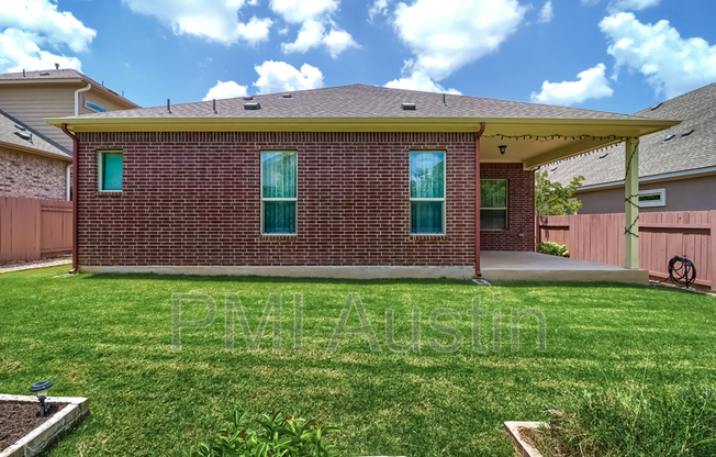 3 beds, 2 baths, 1,940 sqft, $2,800