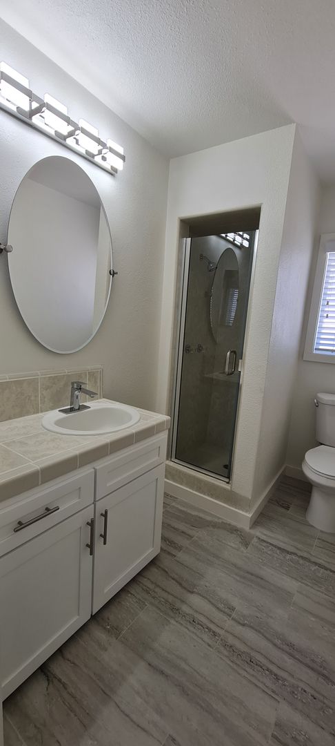 Newly Remodeled 1 Bedroom / Call or text Orlando 657-274-8756 today!
