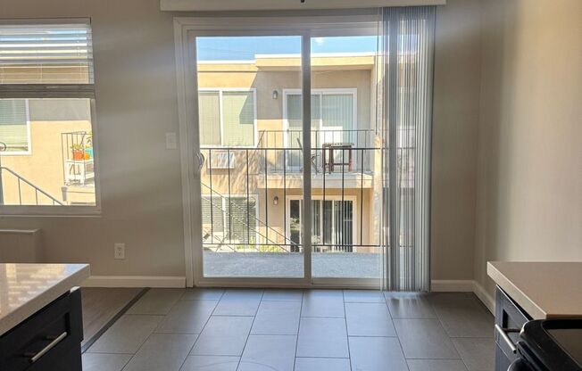 1 bed, 1 bath, 700 sqft, $2,340, Unit 12
