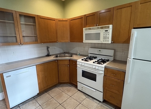 2 beds, 2 baths, 1,000 sqft, $3,750, Unit 16