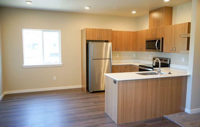 2 beds, 2 baths, 900 sqft, $1,535, Unit 4560-204