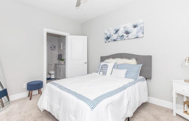 2 beds, 2 baths, 935 sqft, $1,375