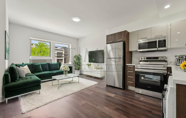 2 beds, 1 bath, $2,395, Unit 1555 - 207