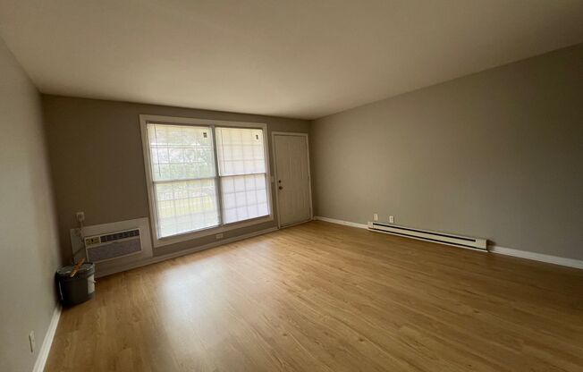 1 bed, 1 bath, 560 sqft, $1,135, Unit 16