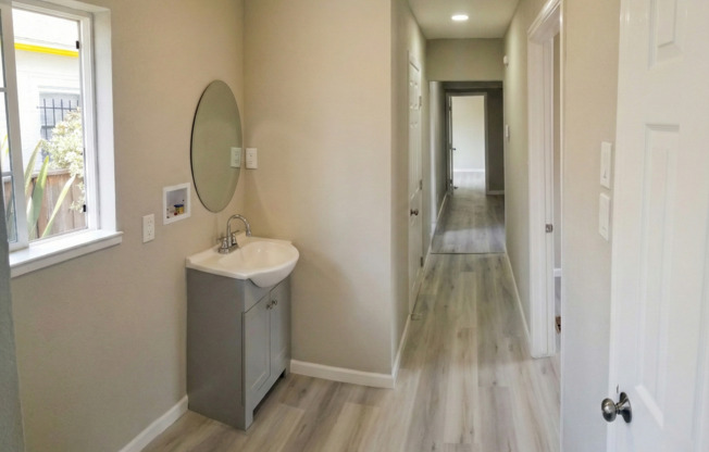 Freshly Remodeled 4-Bedroom House w/ Private Yard in Oakland