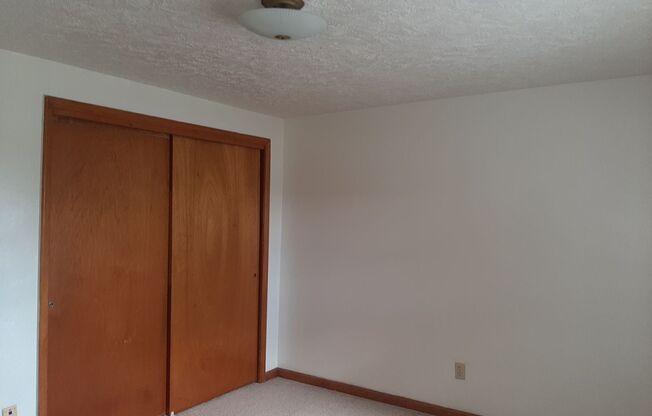 2 beds, 1 bath, 903 sqft, $1,140, Unit H-5