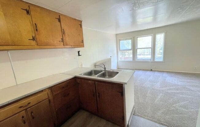 1 bed, 1 bath, $1,095, Unit 6