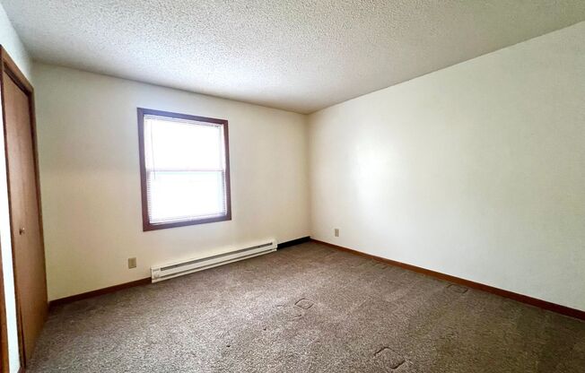 2 beds, 1 bath, $1,050, Unit A2721-A