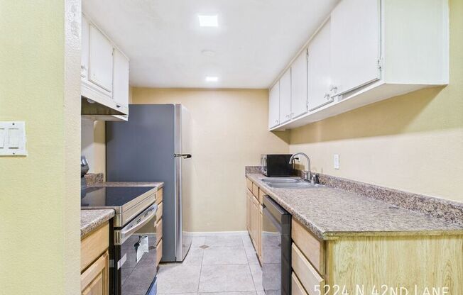 5224 N 42 LN