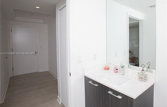 1 bed, 1.5 baths, $3,750, Unit # 1810