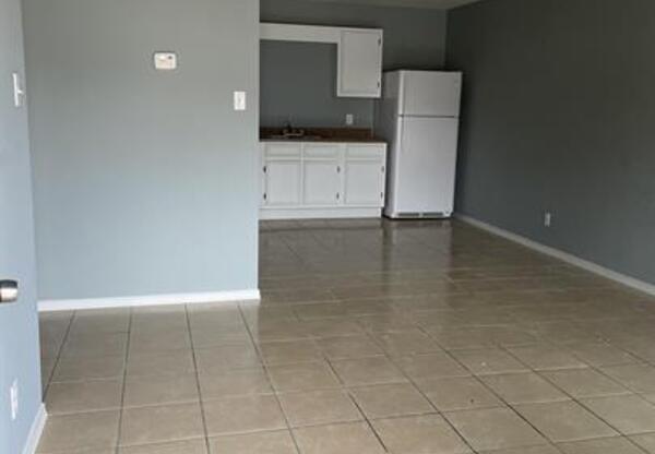 7627 WINDSOR OAKS