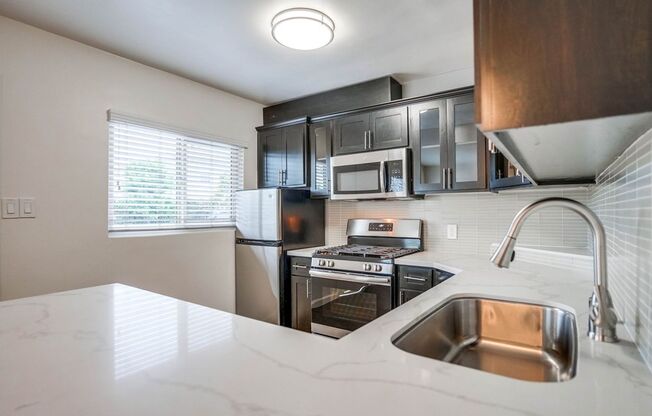 Studio, 1 bath, 300 sqft, $1,550, Unit 60