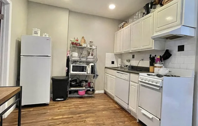 338 E 65 ST