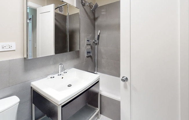 2 beds, 2 baths, $8,395, Unit 31K