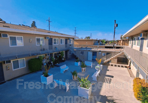 1322 E. Bulldog Lane