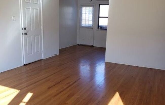 2 beds, 1 bath, $2,280, Unit 4353
