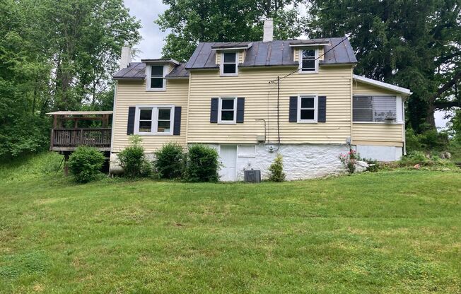 Charming 2 Bedroom/1.5 Bathroom Home in Cockeysville, MD!