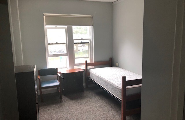 3 beds, 2 baths, 1,200 sqft, $1,998, Unit 160