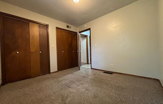 2 beds, 2 baths, $950, Unit # 164 AKA WALNUT LAWN