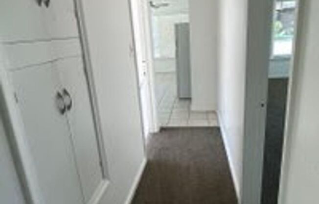 2 beds, 1 bath, 1,077 sqft, $1,250, Unit 380 N 200 E