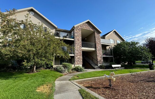 Beautiful top floor 3 bedroom 2 bath condo in Lehi