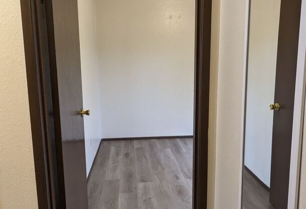 2 beds, 1 bath, 717 sqft, $1,275, Unit 6