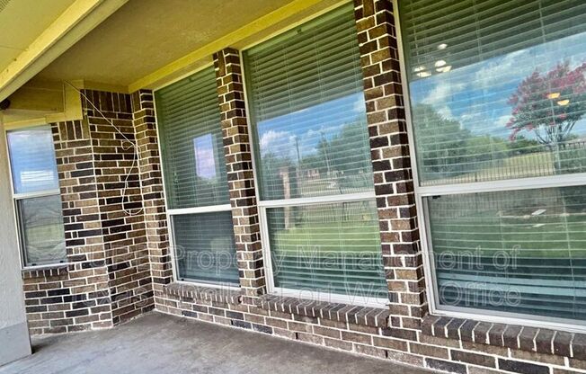 511 CARNATION LN