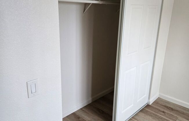 2 beds, 1 bath, 725 sqft, $2,195, Unit 55-09