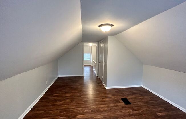 2 beds, 1 bath, $1,595