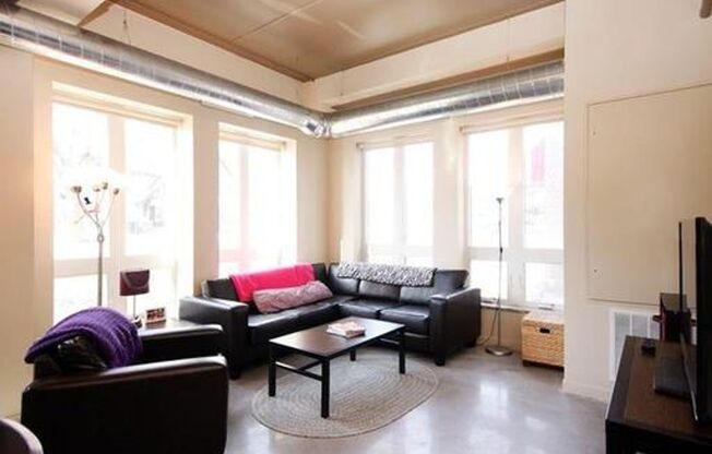 3 beds, 2 baths, 1,050 sqft, $2,100, Unit 102