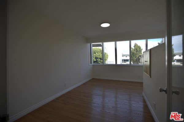 1233 Barry Ave Apt 202