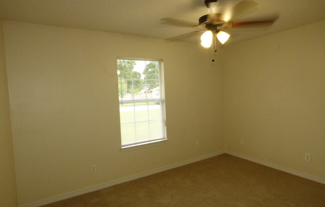 3 beds, 2 baths, $1,600