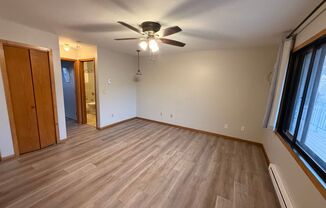 Cozy 1 Bedroom, 1 Bathroom Walking Distance to Saint Mary's!