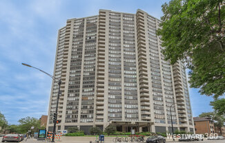 3930 N Pine Grove Ave, Chicago IL 901