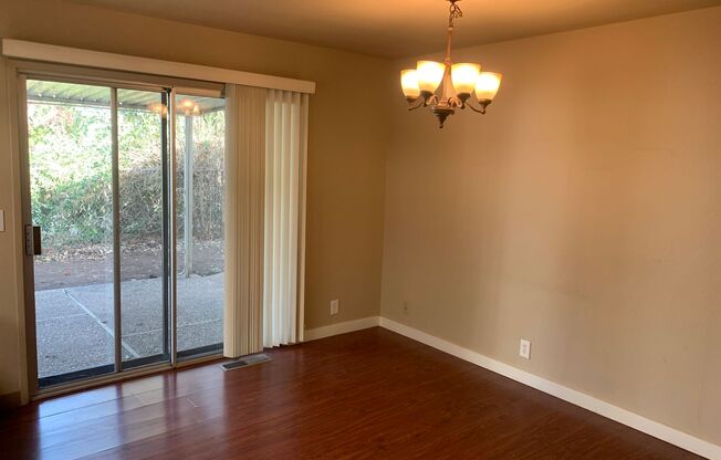 2 beds, 2 baths, $1,700, Unit 2520 Alamo Ave