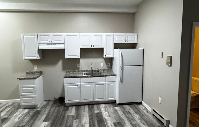 3 beds, 1 bath, 900 sqft, $2,200, Unit Apt. 202