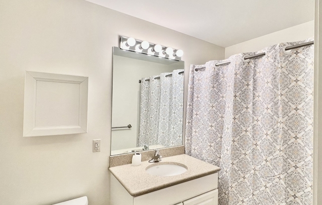 2 beds, 2 baths, 1,152 sqft, $3,800, Unit 211