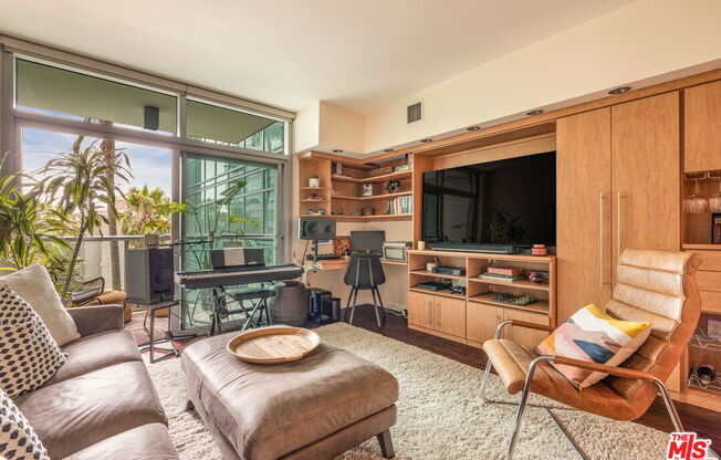 1 bed, 1 bath, 814 sqft, $4,250, Unit 415