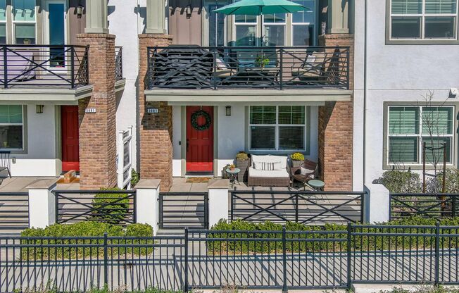 Jordan Ranch Townhouse 4 bed / 3.5 bath, Great school, close to BART, 580/680 access and shopping