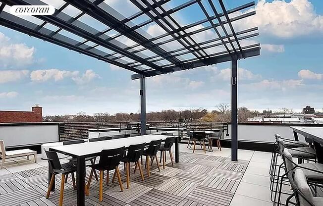 176 WOODWARD AVE