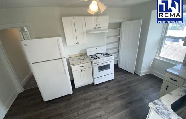 2 beds, 1 bath, $1,400, Unit Unit 4