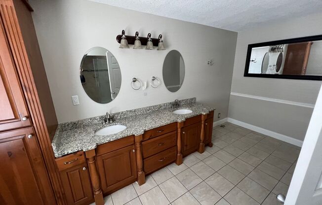 3 beds, 2.5 baths, 2,580 sqft, $2,000, Unit 702-01